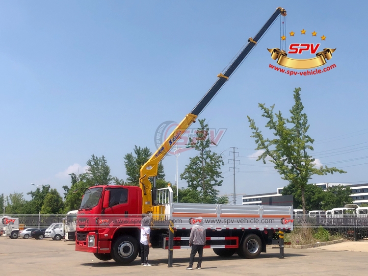 Cargo Turck with Crane ISUZU - Operating